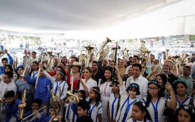 RECIBEN INSTRUMENTOS MUSICALES 16 BANDAS Y ENSAMBLES TRADICIONALES DE MORELOS